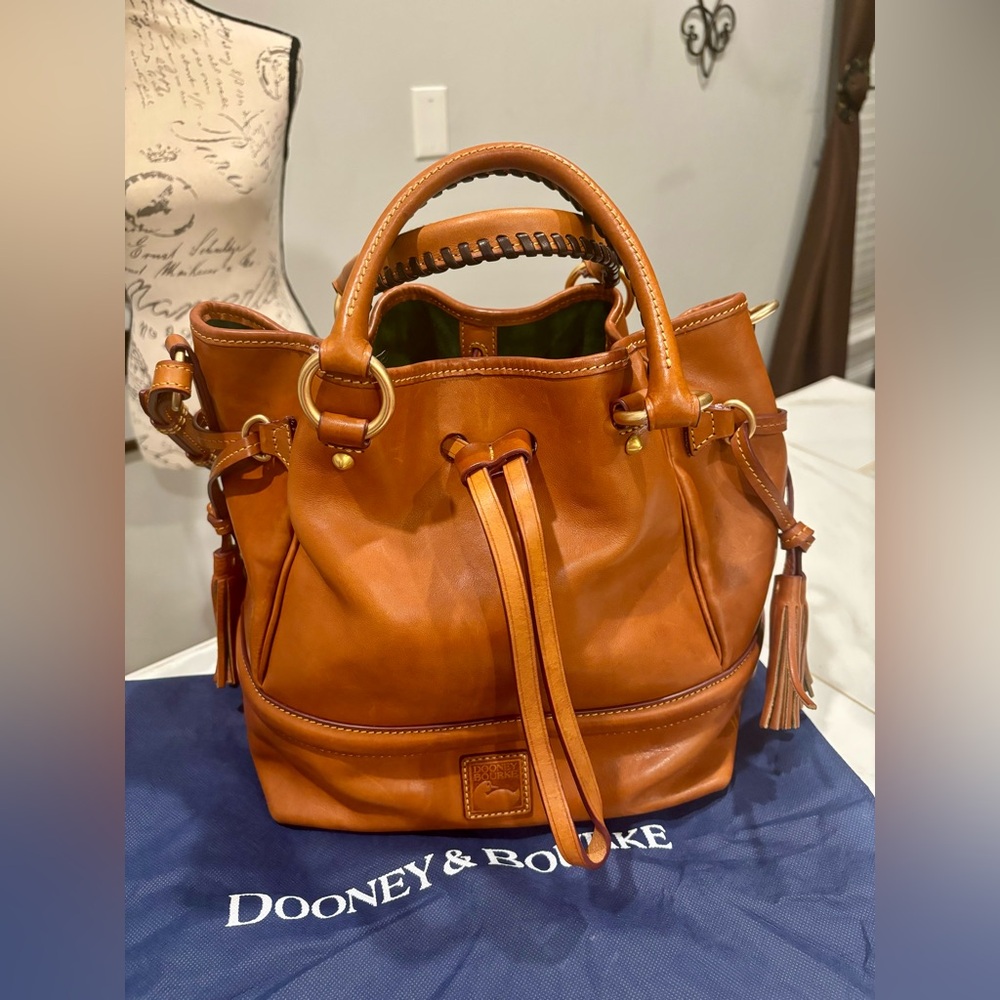🧡 Authentic Dooney and Bourke Florentine Buckley Bag in Natural 🧡 - Picture 12 of 14